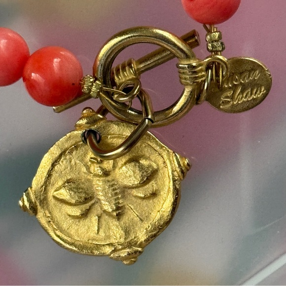 Susan Shaw Gold Bee Intaglio & Coral Bead Bracelet NWOT - Picture 11 of 17